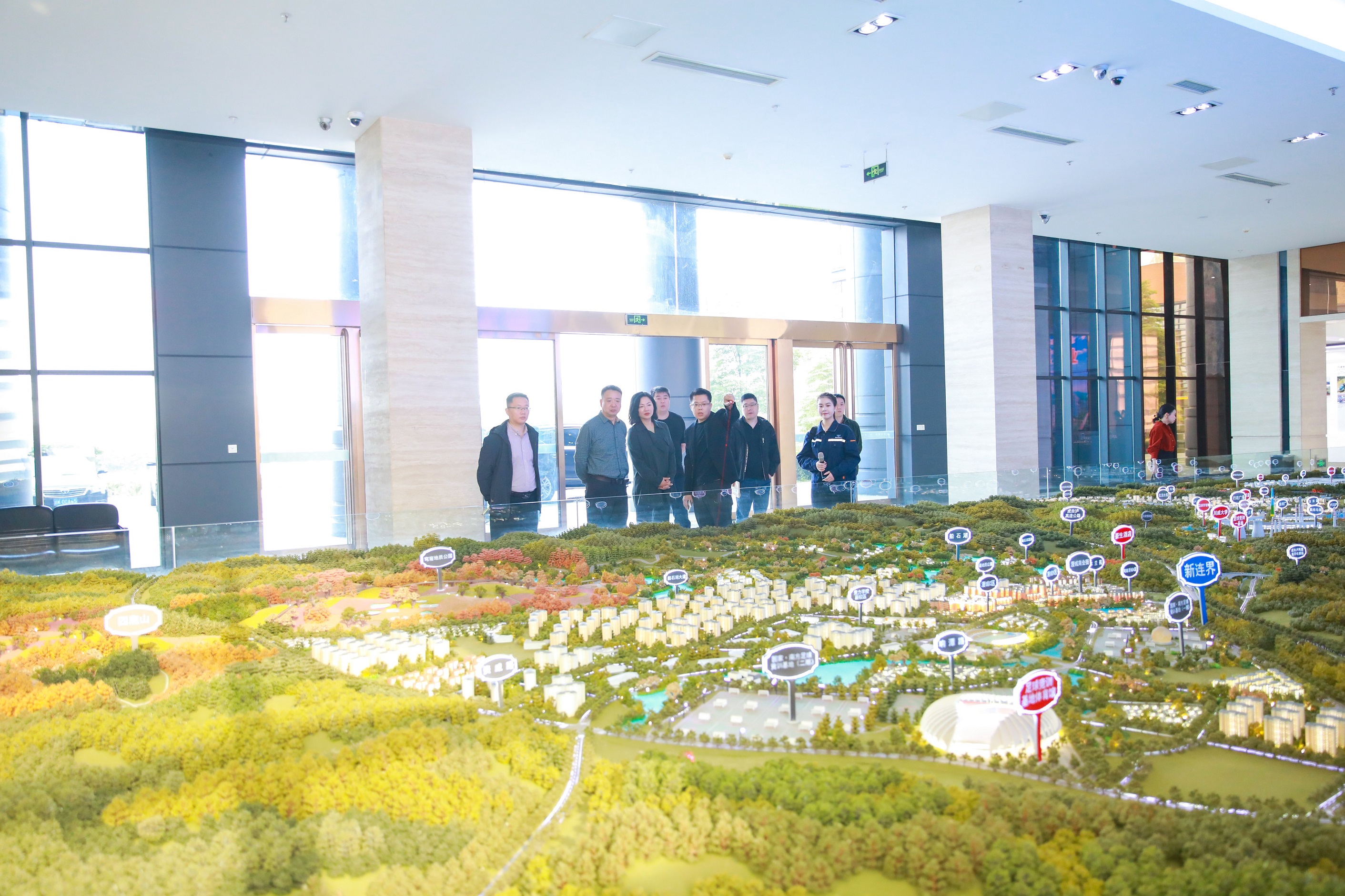 中石化绿源地热能开发有限公司副总经理陈蒙辉一行到今年会调研交流